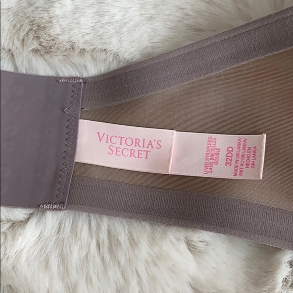 New Victoria’s Secret lined strapless bra in 32DD - Picture 3 of 4